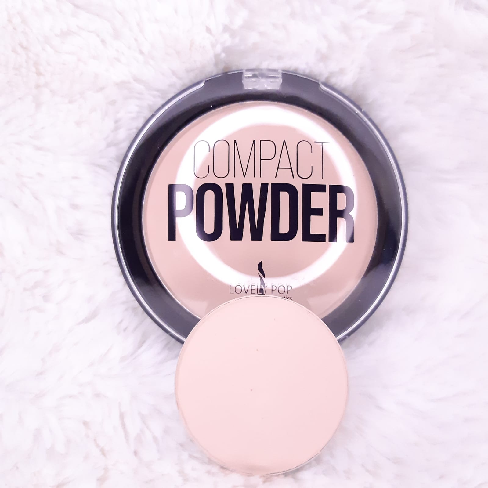 Poudre compacte matifiante light Lovely pop teinte 01 Sweet Latte