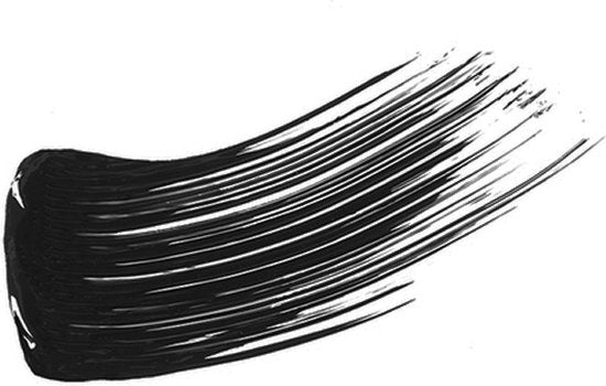 Application mascara noir sur cils